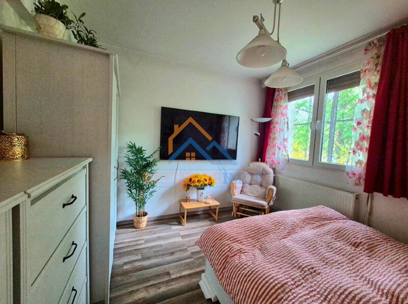 Titan Apartament de vanzare cu 3 camere, zona Titan - Metrou Nicolae Grigorescu