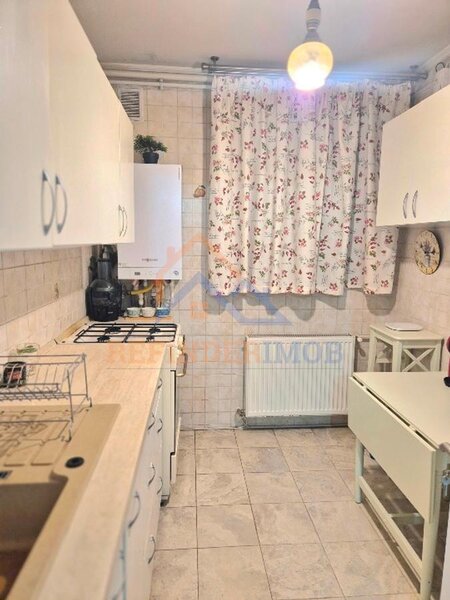 Titan Apartament de vanzare cu 3 camere, zona Titan - Metrou Nicolae Grigorescu